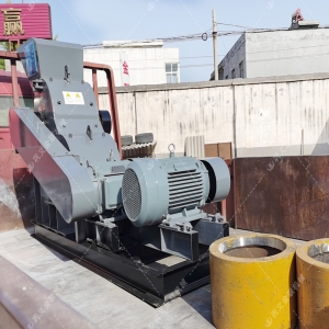 小型雙級(jí)粉碎機(jī)和對(duì)輥破碎機(jī)易損件發(fā)(fā)貨